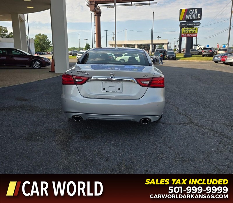 Nissan Maxima Vehicle Full-screen Gallery Image 5