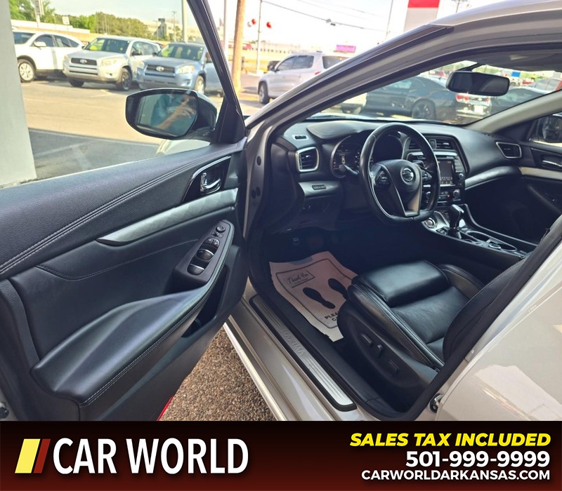 Nissan Maxima Vehicle Full-screen Gallery Image 7