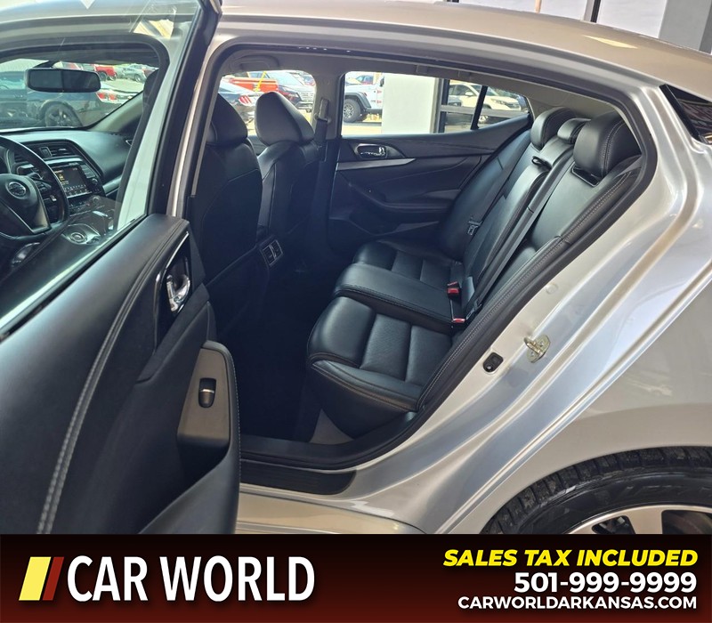 Nissan Maxima Vehicle Full-screen Gallery Image 10