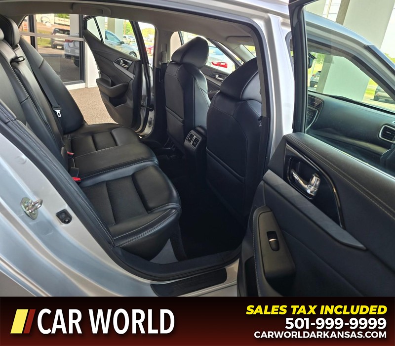 Nissan Maxima Vehicle Full-screen Gallery Image 12