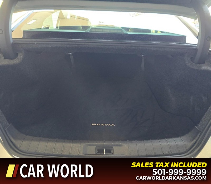 Nissan Maxima Vehicle Full-screen Gallery Image 13