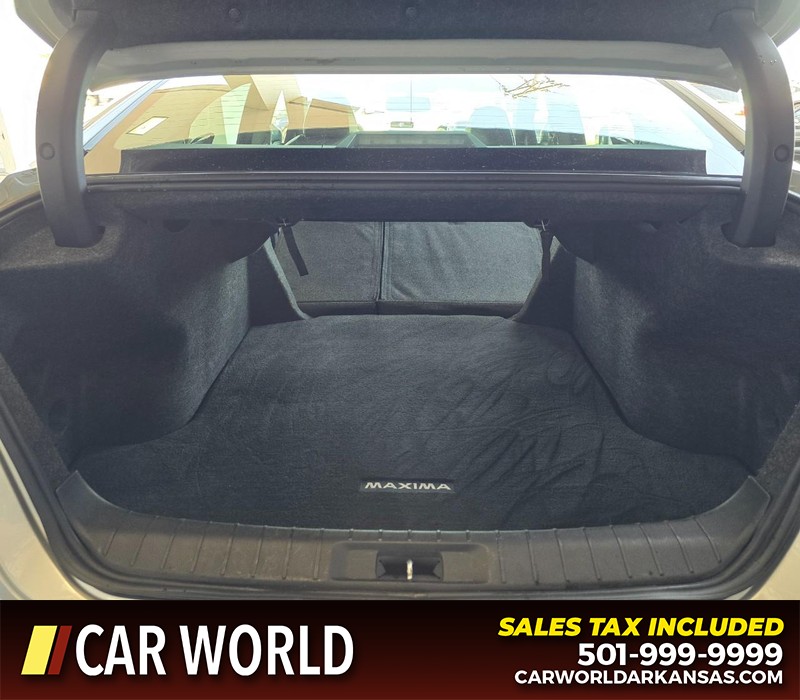 Nissan Maxima Vehicle Full-screen Gallery Image 14