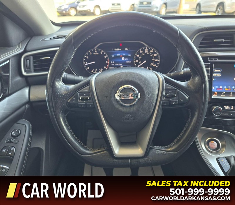 Nissan Maxima Vehicle Full-screen Gallery Image 15