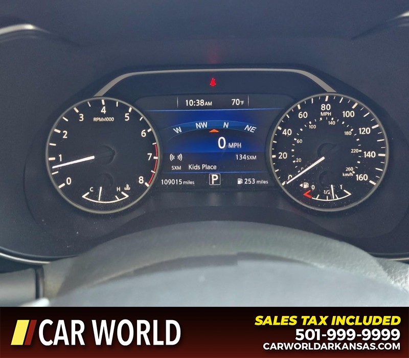 Nissan Maxima Vehicle Full-screen Gallery Image 17