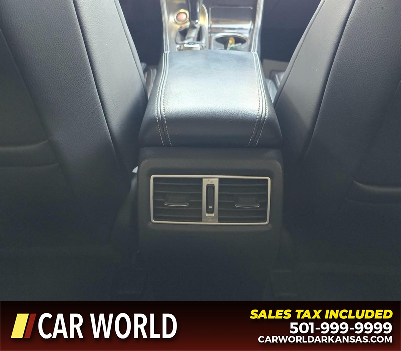 Nissan Maxima Vehicle Full-screen Gallery Image 19