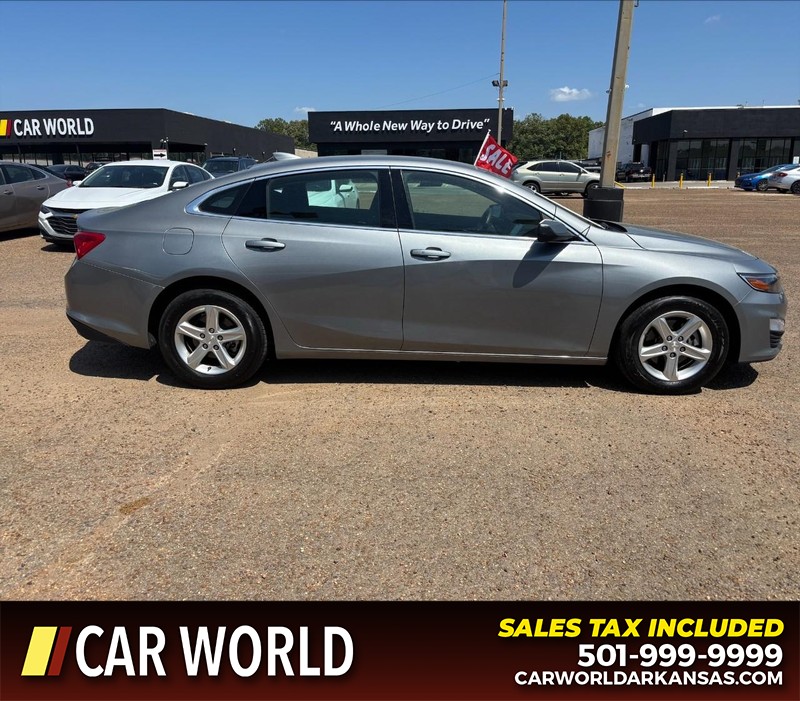 Chevrolet Malibu Vehicle Full-screen Gallery Image 2