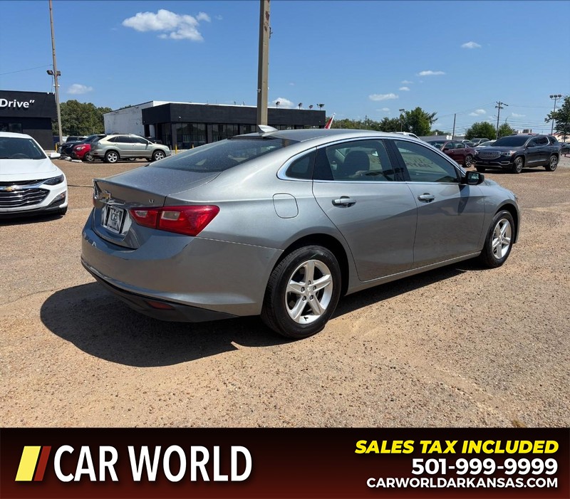 Chevrolet Malibu Vehicle Full-screen Gallery Image 3