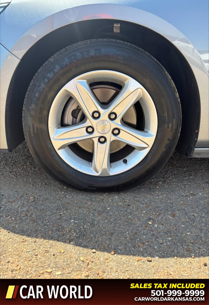 Chevrolet Malibu Vehicle Full-screen Gallery Image 11