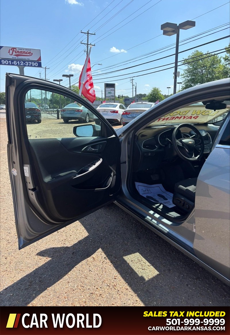 Chevrolet Malibu Vehicle Full-screen Gallery Image 12