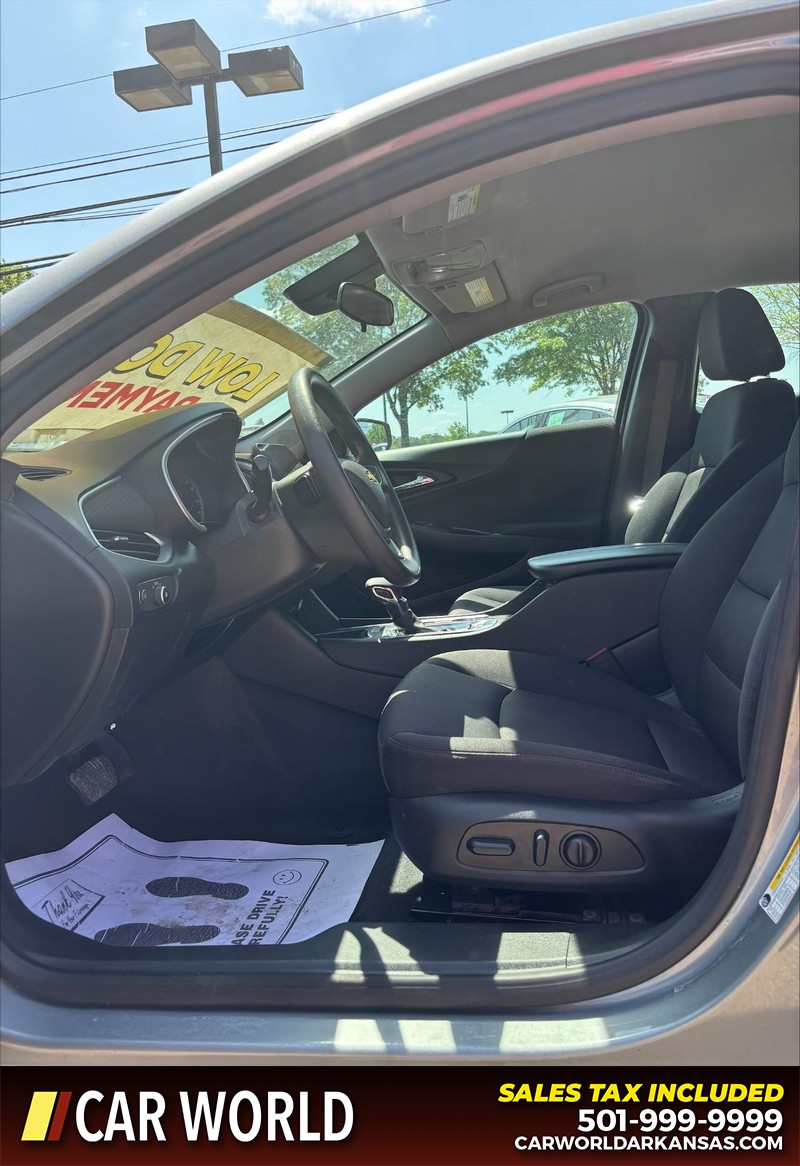 Chevrolet Malibu Vehicle Full-screen Gallery Image 13