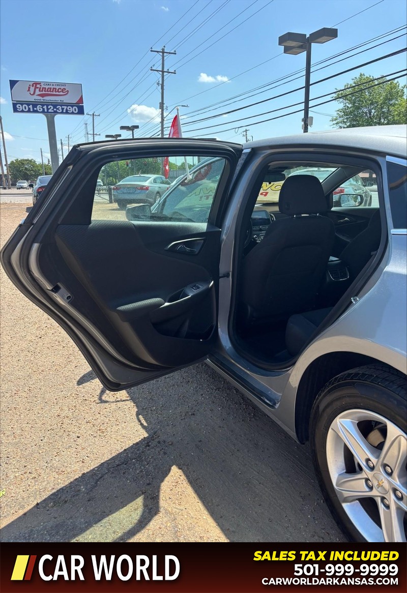 Chevrolet Malibu Vehicle Full-screen Gallery Image 14