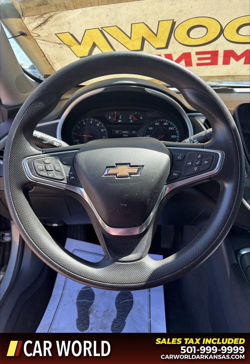 Chevrolet Malibu Vehicle Full-screen Gallery Image 19