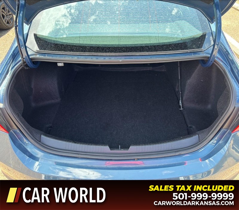 Chevrolet Malibu Vehicle Full-screen Gallery Image 6