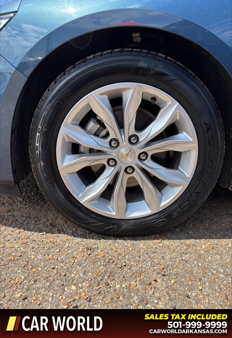 Chevrolet Malibu Vehicle Full-screen Gallery Image 11