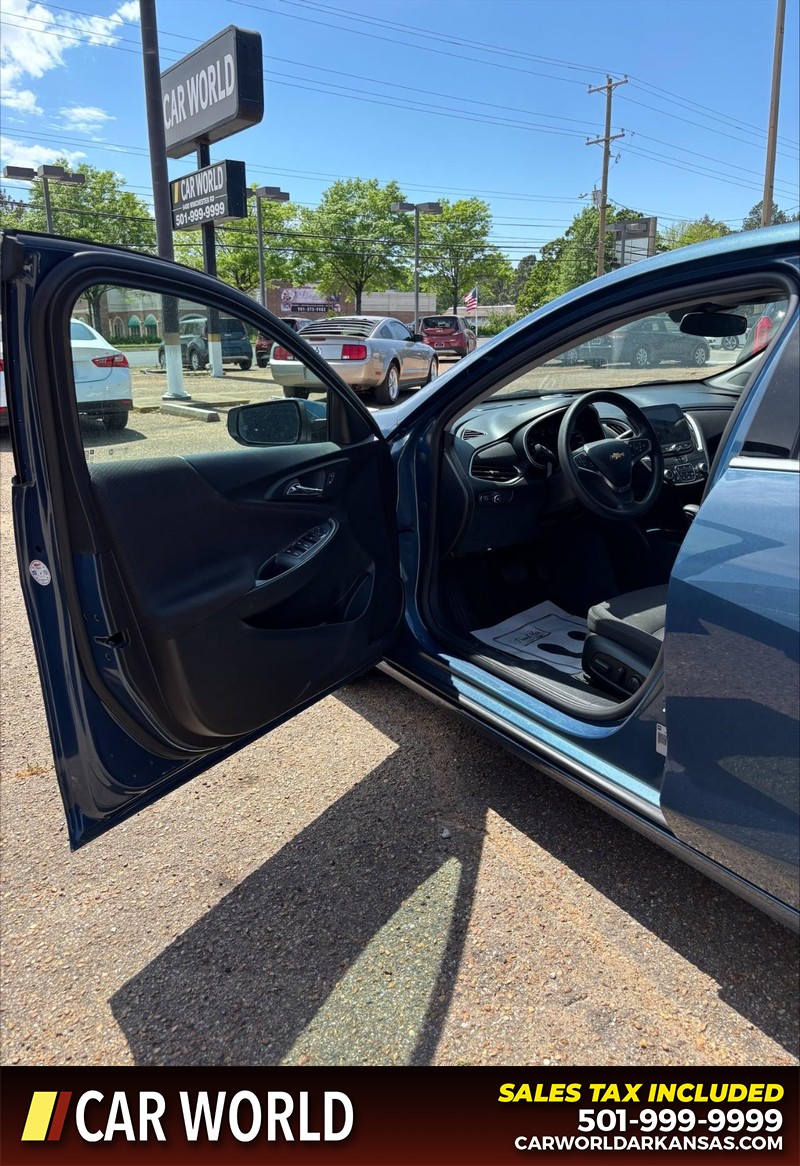 Chevrolet Malibu Vehicle Full-screen Gallery Image 12