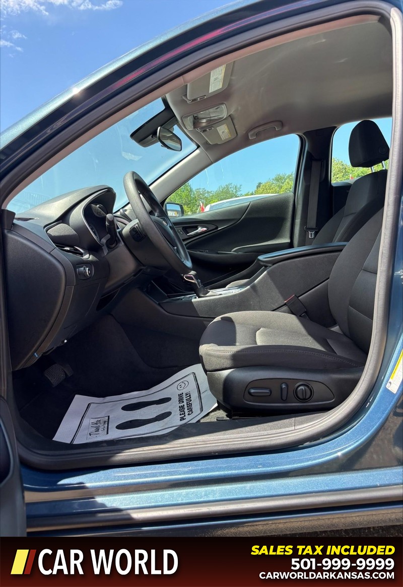 Chevrolet Malibu Vehicle Full-screen Gallery Image 13