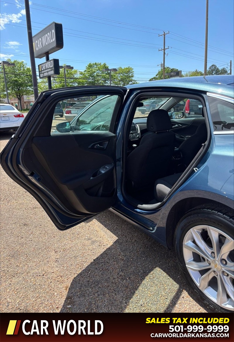 Chevrolet Malibu Vehicle Full-screen Gallery Image 14