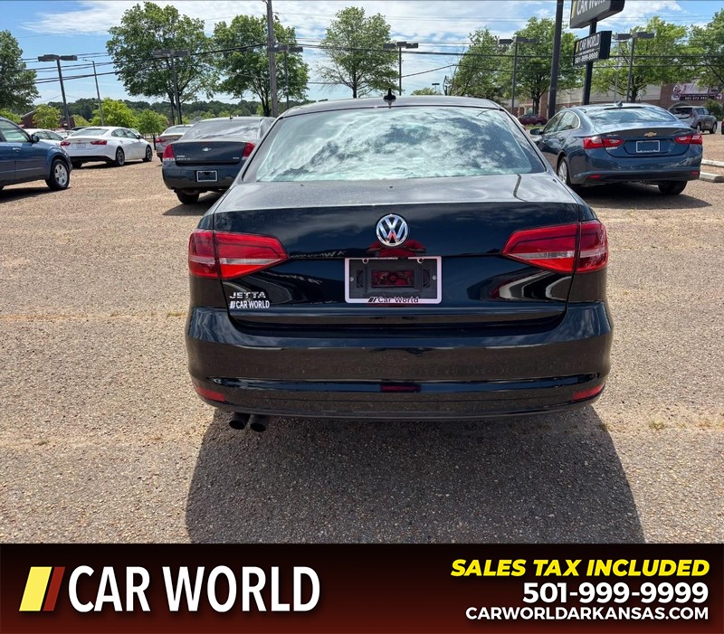 Volkswagen Jetta Sedan Vehicle Full-screen Gallery Image 4