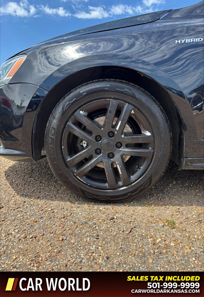 Volkswagen Jetta Sedan Vehicle Full-screen Gallery Image 11