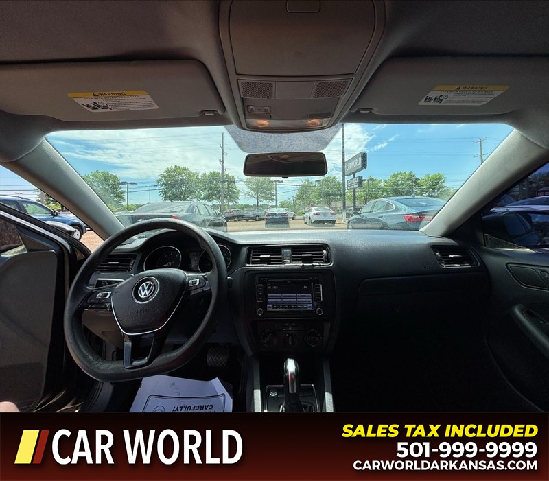 Volkswagen Jetta Sedan Vehicle Full-screen Gallery Image 16