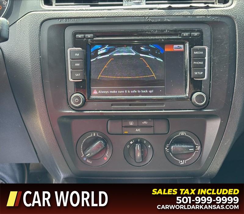 Volkswagen Jetta Sedan Vehicle Full-screen Gallery Image 18