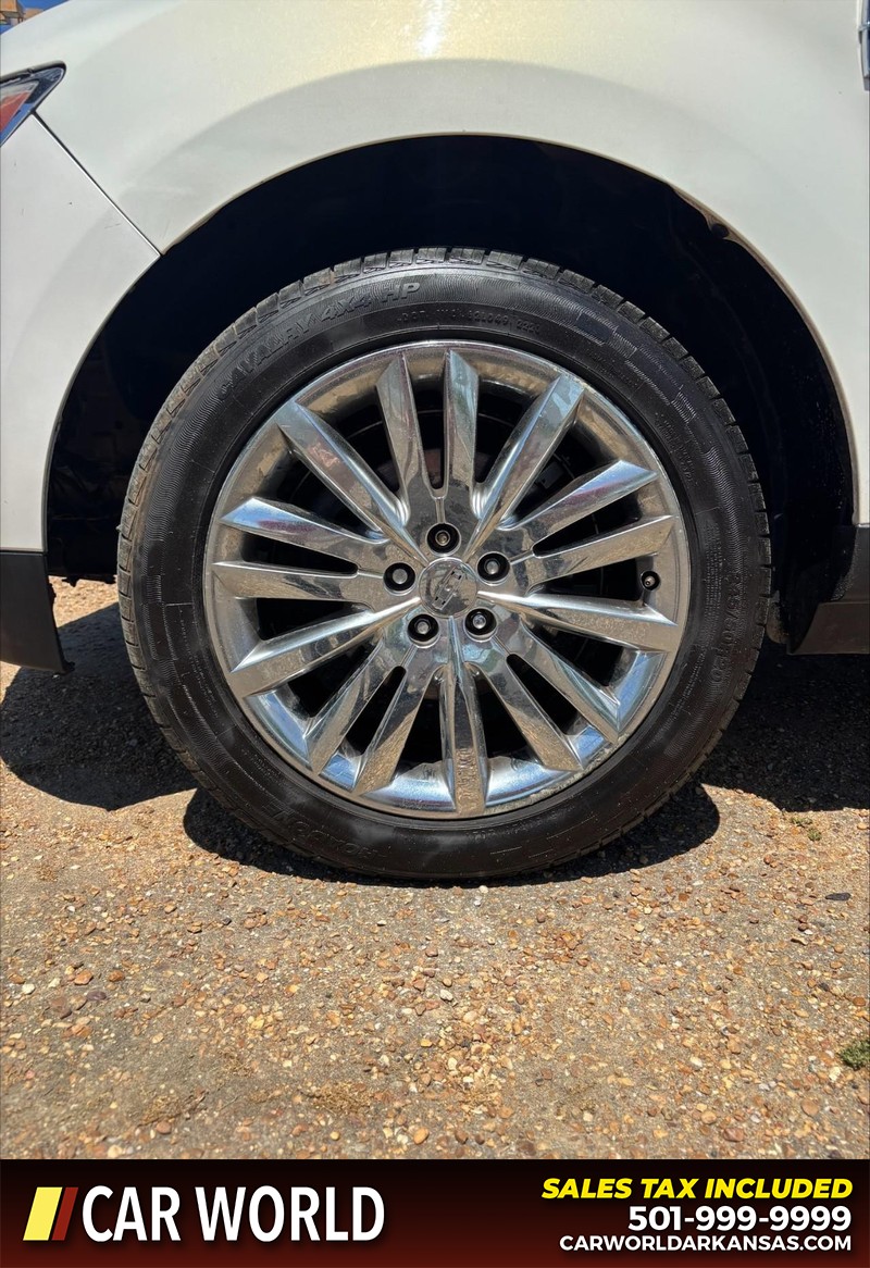 Lincoln MKX Vehicle Full-screen Gallery Image 11