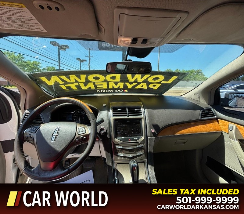 Lincoln MKX Vehicle Full-screen Gallery Image 16