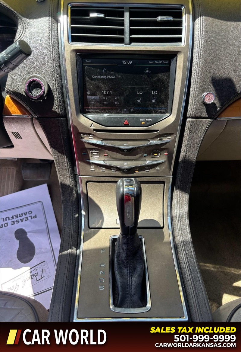 Lincoln MKX Vehicle Full-screen Gallery Image 17