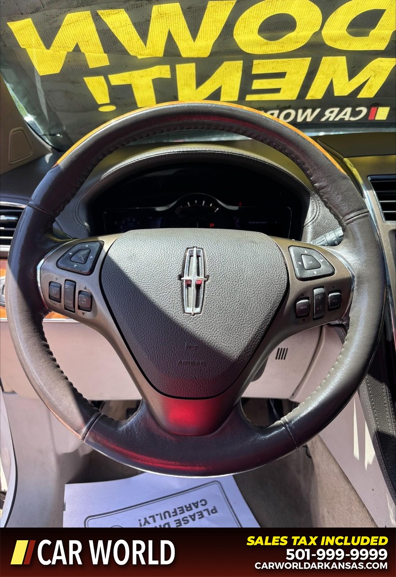 Lincoln MKX Vehicle Full-screen Gallery Image 19