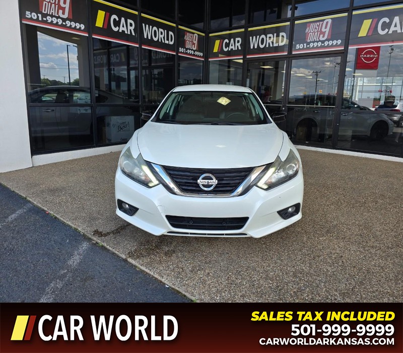 Nissan Altima Vehicle Full-screen Gallery Image 2