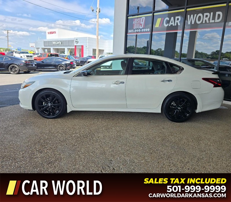 Nissan Altima Vehicle Full-screen Gallery Image 4