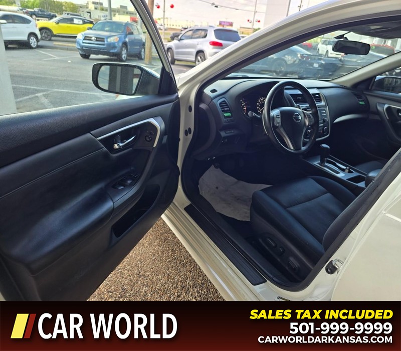 Nissan Altima Vehicle Full-screen Gallery Image 7