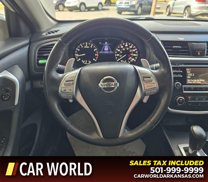 Nissan Altima Vehicle Full-screen Gallery Image 15