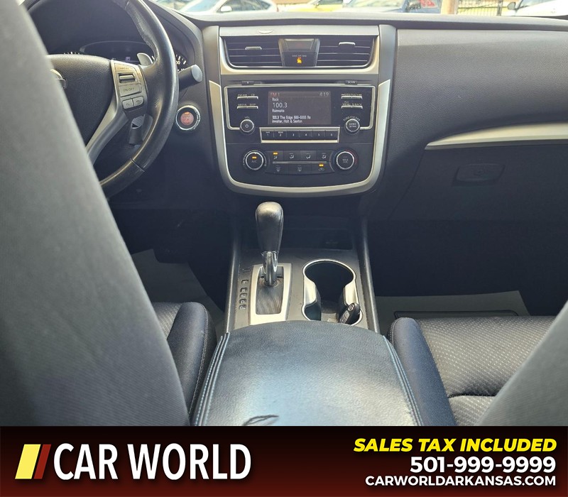 Nissan Altima Vehicle Full-screen Gallery Image 18