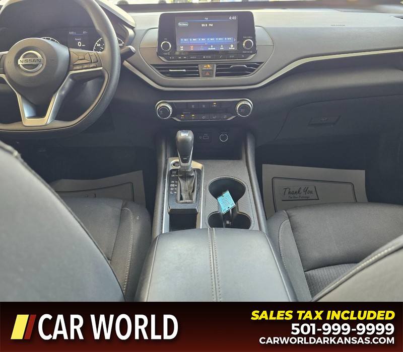 Nissan Altima Vehicle Full-screen Gallery Image 18