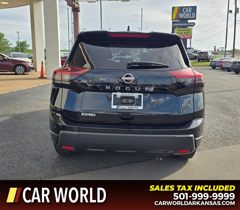 Nissan Rogue Vehicle Full-screen Gallery Image 5