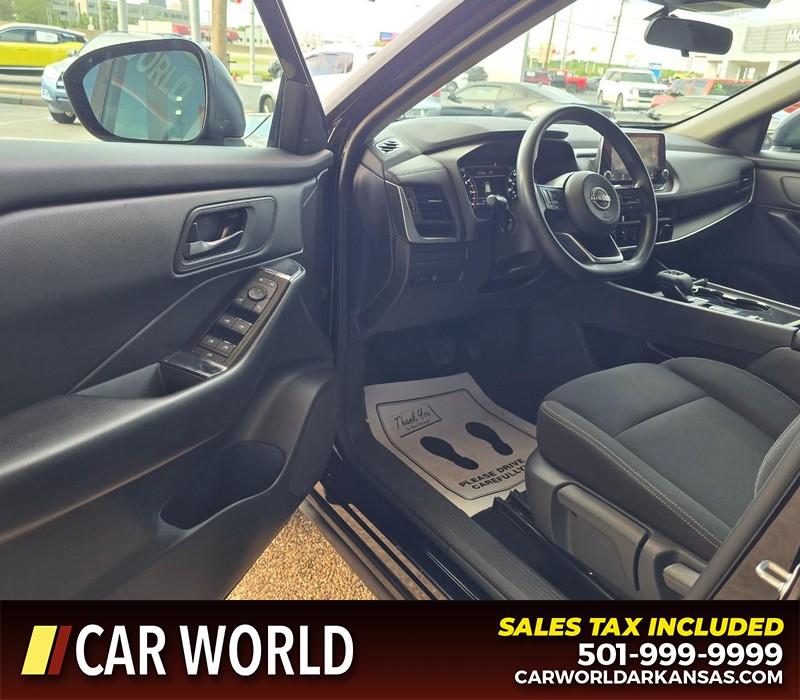 Nissan Rogue Vehicle Full-screen Gallery Image 7