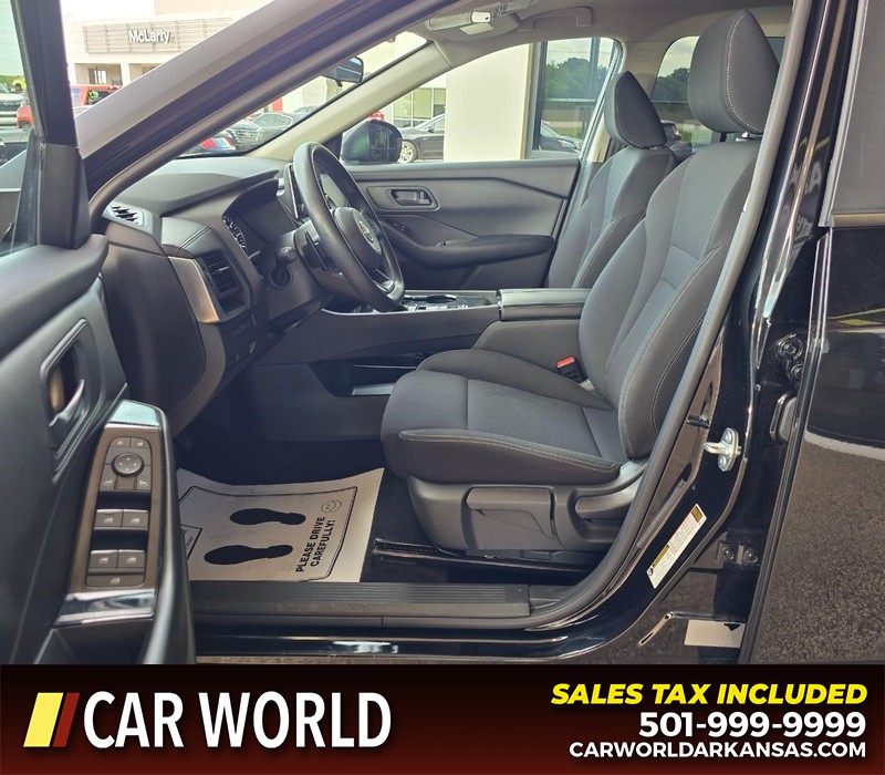 Nissan Rogue Vehicle Full-screen Gallery Image 8