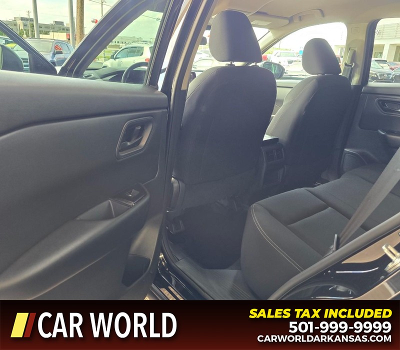 Nissan Rogue Vehicle Full-screen Gallery Image 9