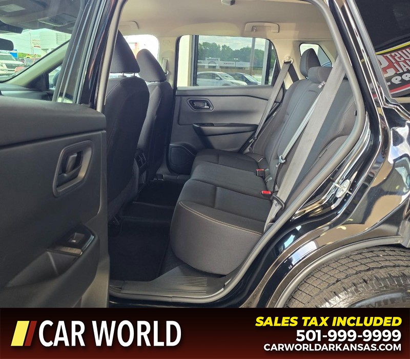 Nissan Rogue Vehicle Full-screen Gallery Image 10