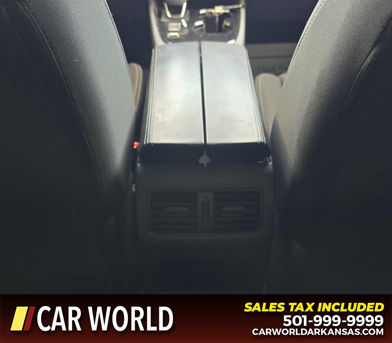 Nissan Rogue Vehicle Full-screen Gallery Image 19