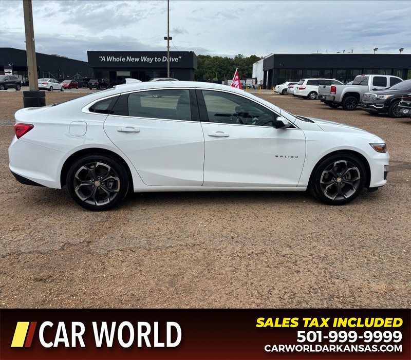 Chevrolet Malibu Vehicle Full-screen Gallery Image 2