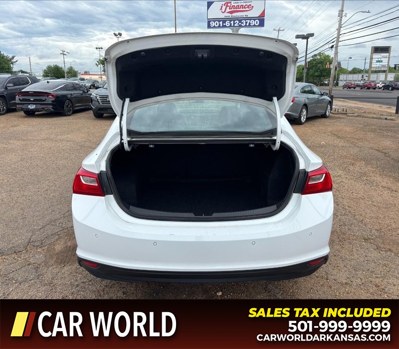 Chevrolet Malibu Vehicle Full-screen Gallery Image 5