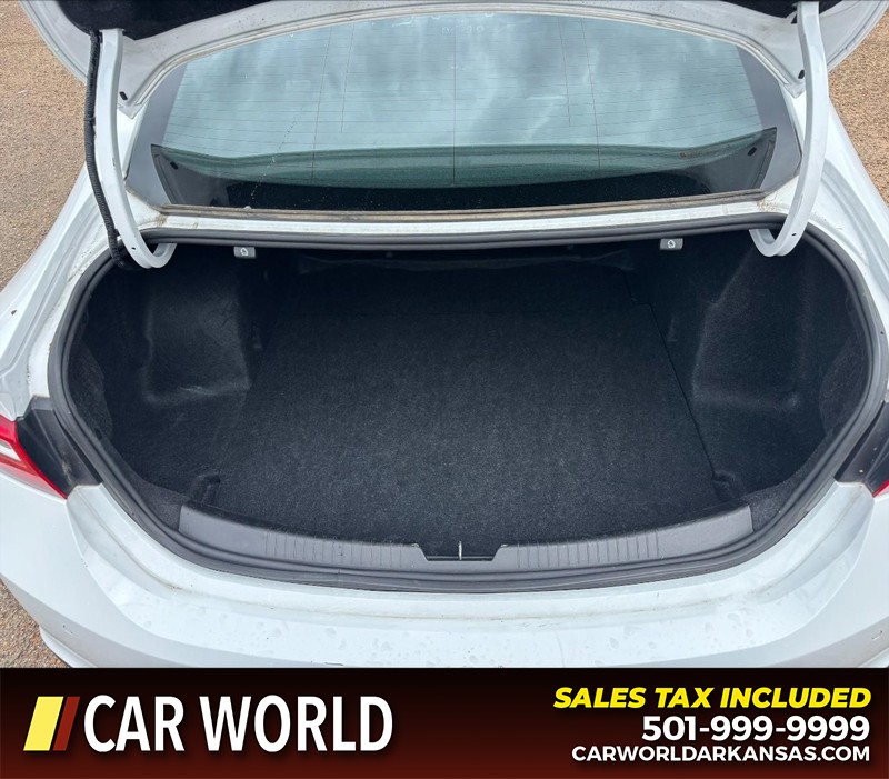 Chevrolet Malibu Vehicle Full-screen Gallery Image 6