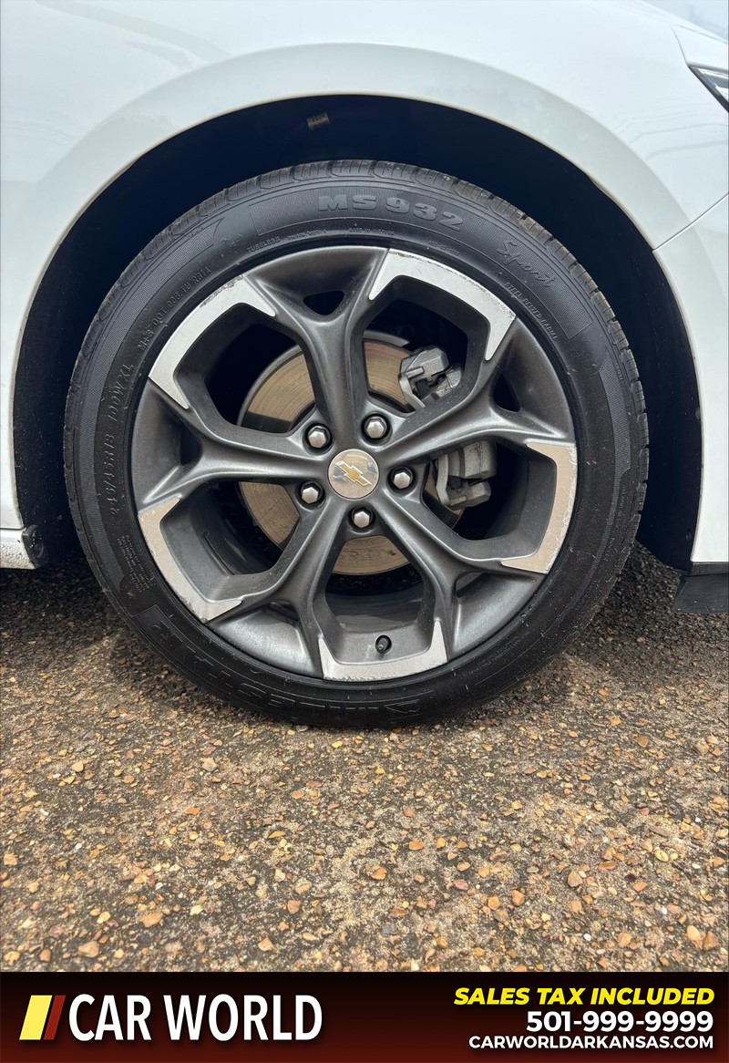 Chevrolet Malibu Vehicle Full-screen Gallery Image 11