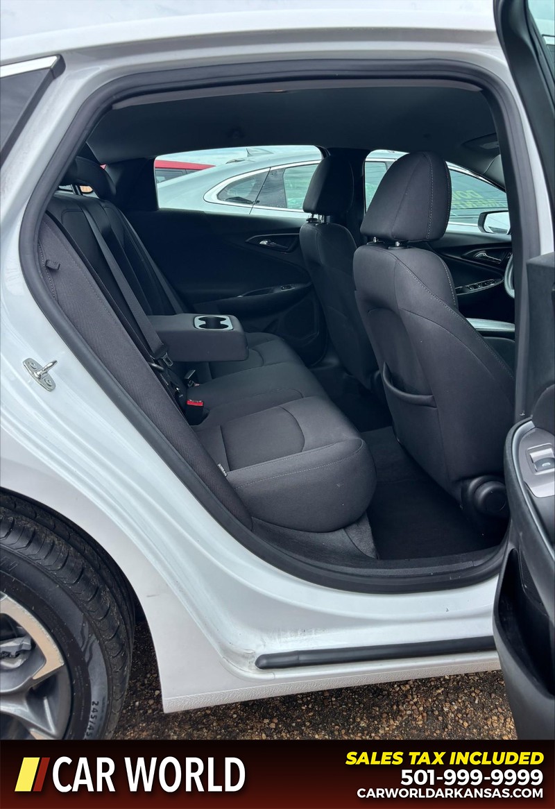 Chevrolet Malibu Vehicle Full-screen Gallery Image 12