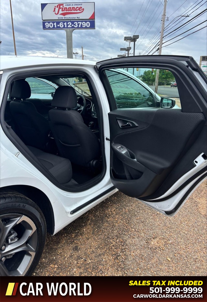 Chevrolet Malibu Vehicle Full-screen Gallery Image 13