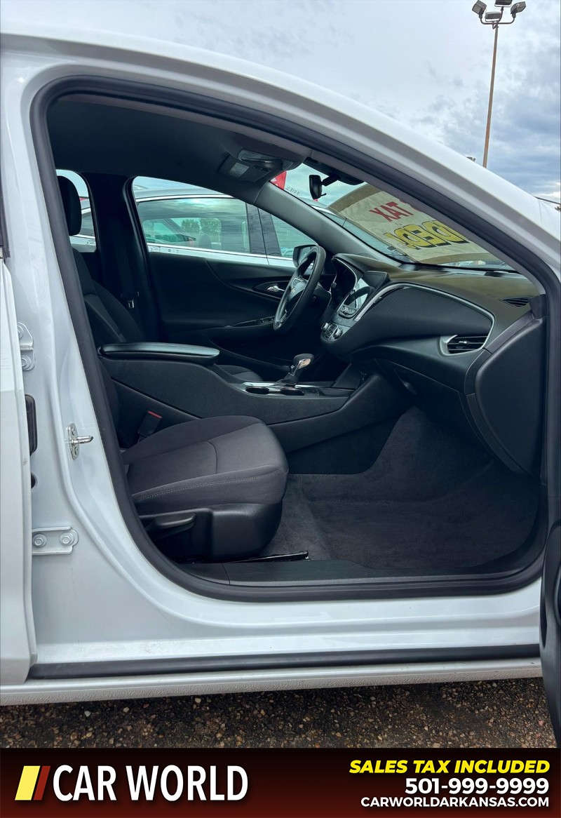 Chevrolet Malibu Vehicle Full-screen Gallery Image 14