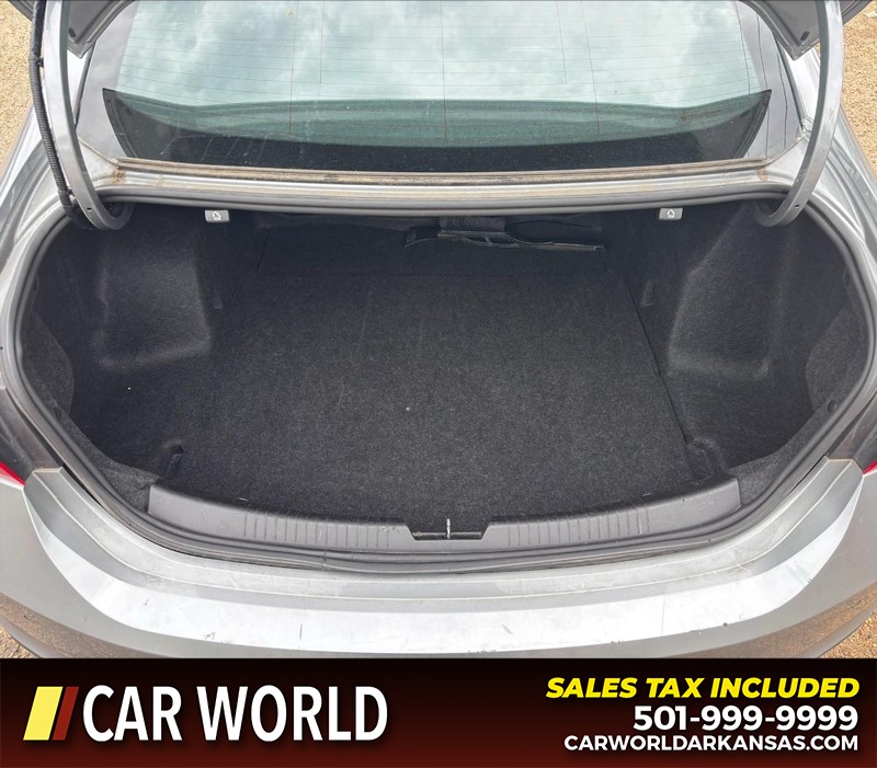 Chevrolet Malibu Vehicle Full-screen Gallery Image 6