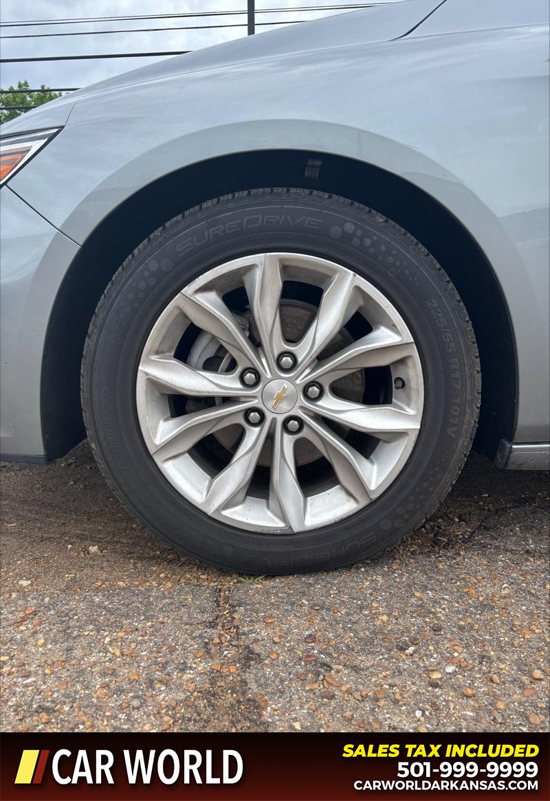 Chevrolet Malibu Vehicle Full-screen Gallery Image 11